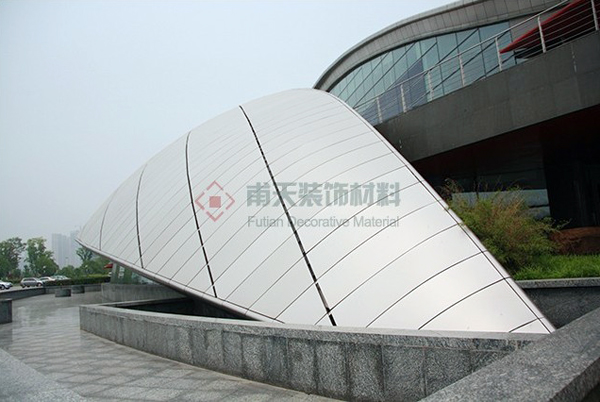 單曲氟碳鋁單板案例